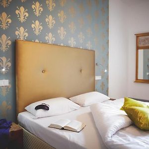 Standard Zimmer mit Kingsize-Bett